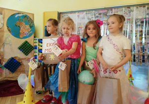modelki odbierają nagrody