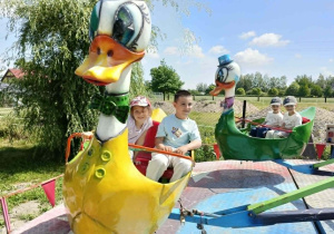 Przejażdżka karuzela hydrauliczną "Kaczory"