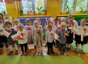 "Szkoła do hymnu"