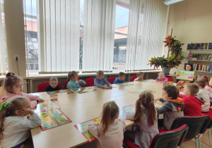 dzieci wypowiadają się na temat ilustracji