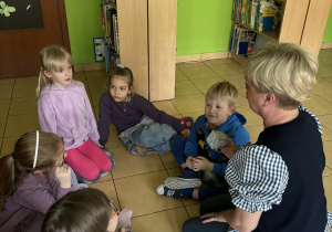 dzieci opowiadają o swoich emocjach