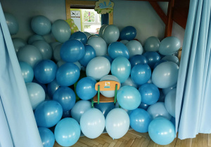 Niebieskie balony przygotowane na Igrzyska
