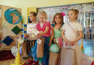 modelki odbierają nagrody