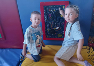 Zabawy w małpim gaju i na dmuchańcach.