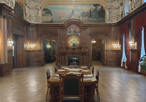 Pięknie zdobiona sala jadalna w Pałacu Poznańskiego.