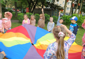 zabawy z chustą animacyjną